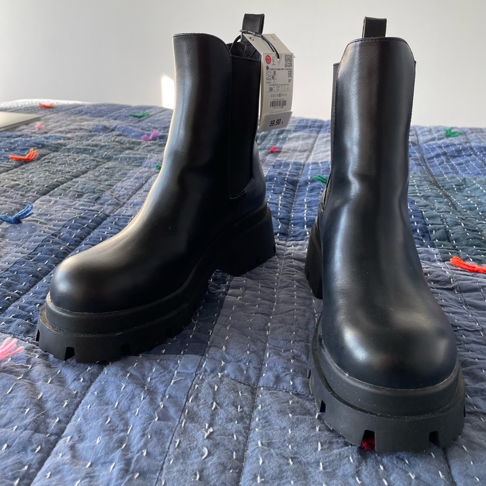 BRAND NEW Zara platform boots in sz 8